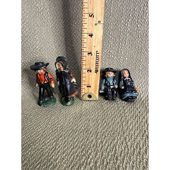 Vintage Cast Iron Amish Family Figurine Set of 4 Mini Shelf Sitters and Figures - Picture 9 of 10